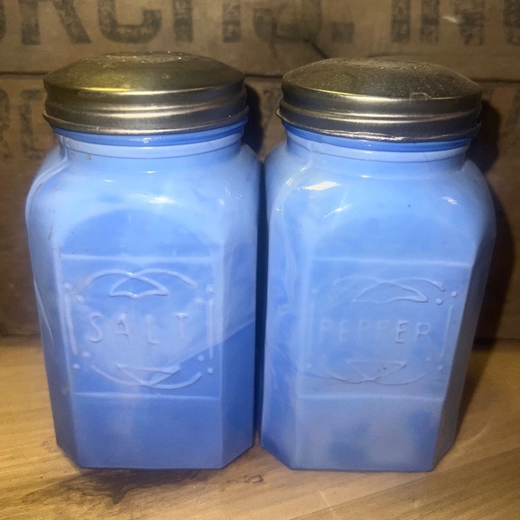 Vintage blue slag glass salt and pepper shakers - Picture 1 of 5